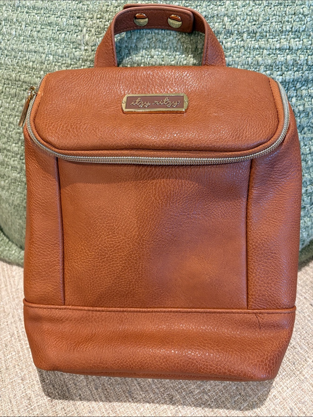 Itzy Ritzy chill like a boss bottle bag - Cognac